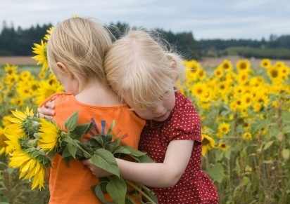 girls-in-sunflowers